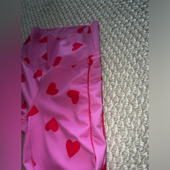BEACH RIOT Kat leggings Valentine Hearts SIZE: SMALL - Picture 13 of 16